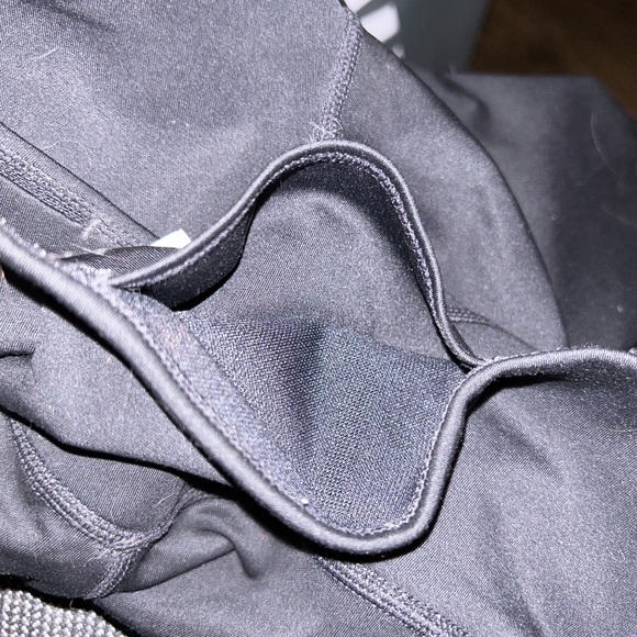 Nike dri fit leggings with small pocket and Nike logo in gold on leg - Picture 2 of 4